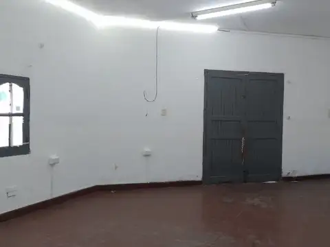 Local en Alquiler en Barrio Miguel Ortiz, $ 1.100.000