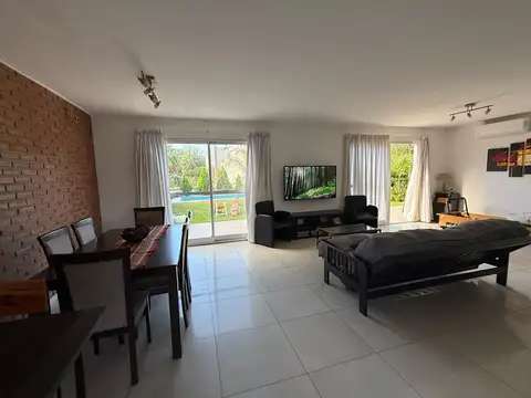 Casa en Alquiler en Funes, $ 1.450.000