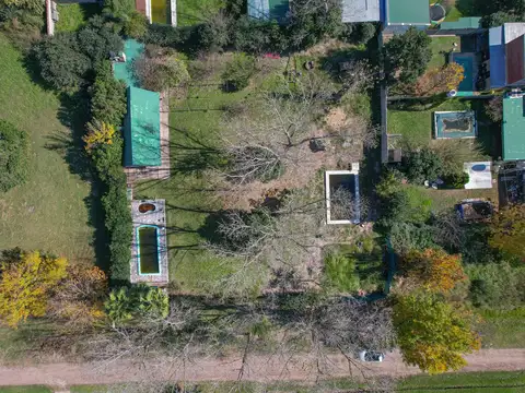 VENDE CASA CON HERMOSO PARQUE Y PILETA - ALVAREZ - LOS PINOS