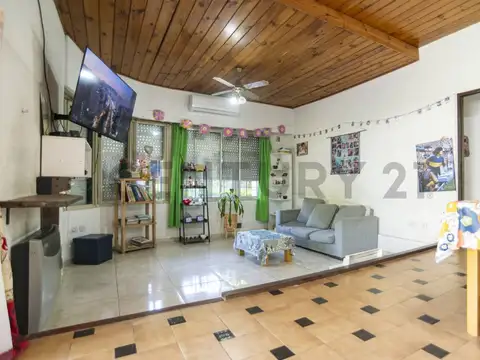 Casa en Villa Elisa, acepta permuta por menor valor