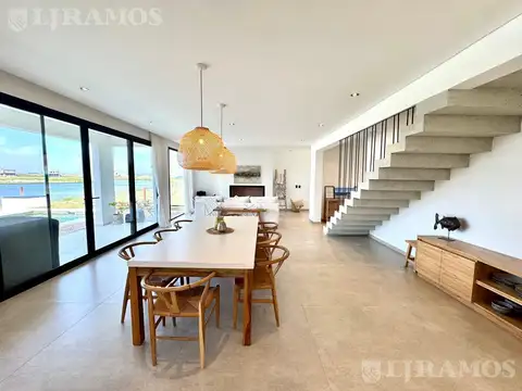 Casa 7 ambientes con 7 baños