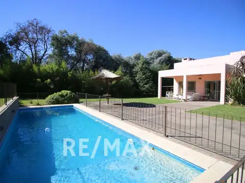 CASA 5 AMBIENTES EN VENTA EN MANZANARES, PILAR