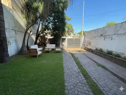Nicolás Granada 700
