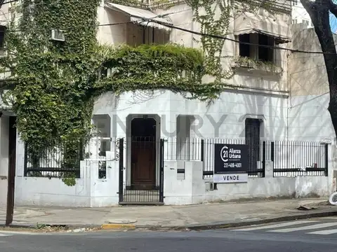 VENTA DE CASA - CALLE 3 ESQUINA 54 - PATRIMONIO HISTORICO