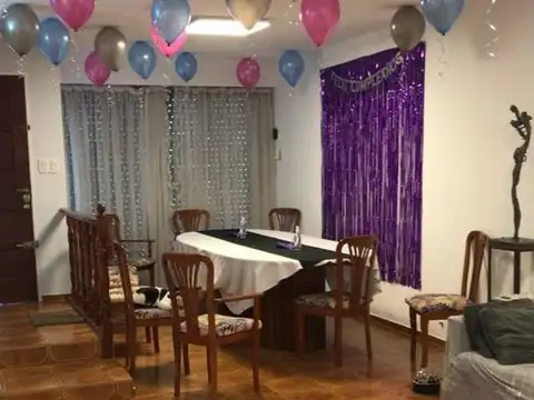 Excelente Casa 4 ambientes con dep. de servicio pileta, fond