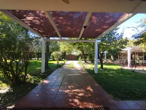 Casa en Venta con 2 cocheras