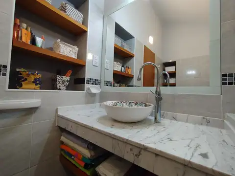 Casa 5 ambientes con 2 baños