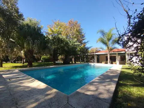 Venta Casa Tres Dormitorios, Pileta , Quincho y Cochera Doble - Cotos de la Alameda, Roldán