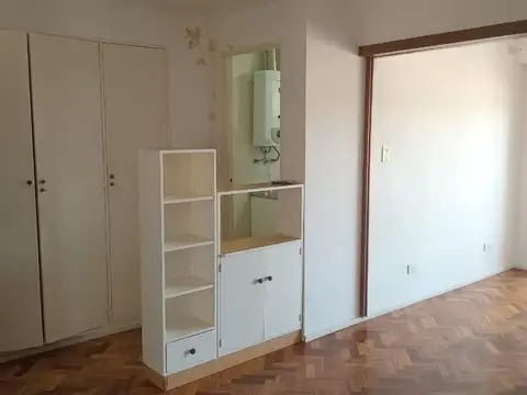 Departamento ambiente divisible muy luminoso metrobus en puerta