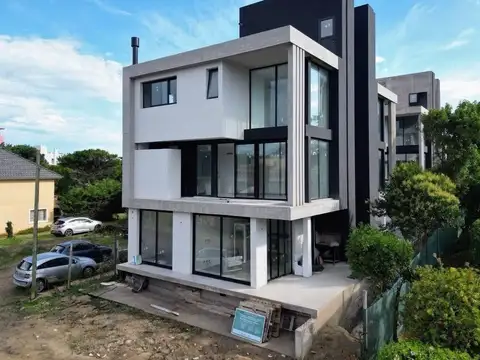 VENTA DEPARTAMENTOS 2 Y 3 AMBIENTES EN VALERIA DEL MAR, A 200 METROS DE LA PLAYA. BALCON CON PARRILL