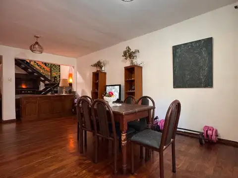 Casa en Venta con 2 cocheras