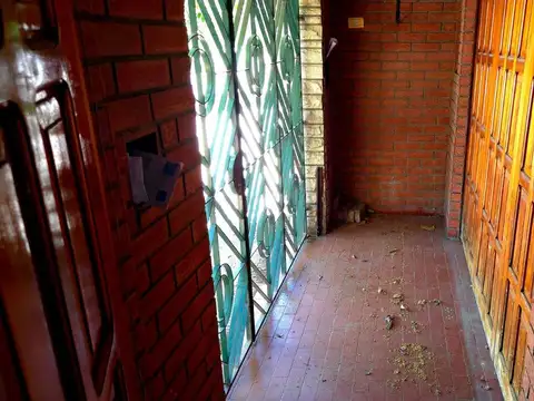 Casa 6 ambientes con 2 baños