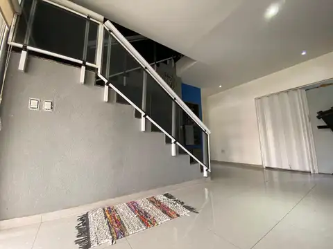 Casa en Venta con 5 cocheras