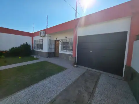 Casa en Venta con 3 cocheras