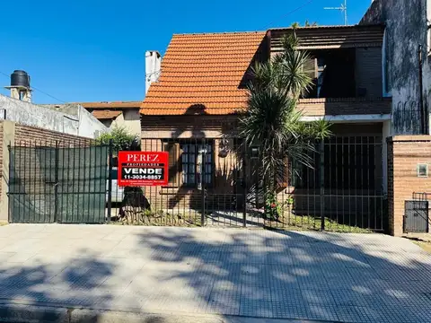 casa en lote propio con jardin en venta