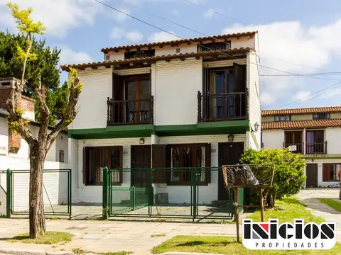 Tríplex: Carreras Nº 477 E/ Blanco Encalada y Montevideo - Mar de Ajo - C1026