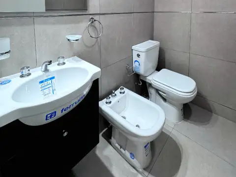 Departamento en Alquiler en Republica De La Sexta, $ 600.000