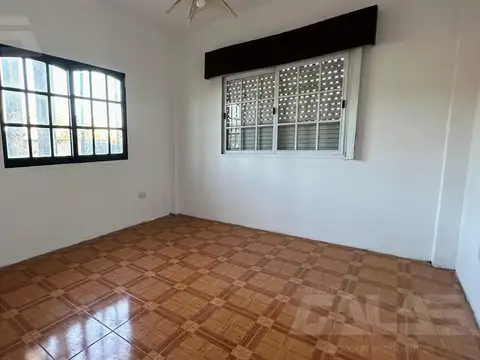 Alquiler Departamento 3 ambientes en primer piso por escalera- Ituzaingó