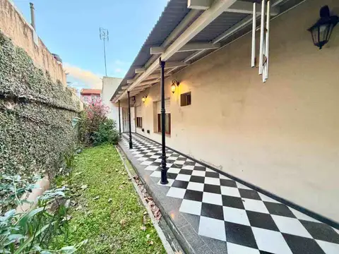 Casa 5 ambientes con 2 baños