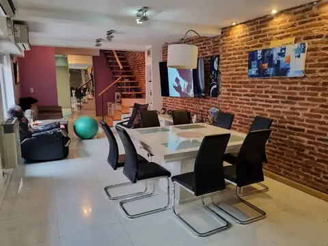 CASA  EN VENTA 5 AMBIENTES CON COCHERA EN LOMAS