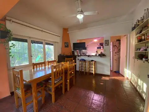 Casa 5 ambientes con 3 baños