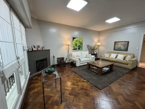 Casa en Venta con 4 cocheras