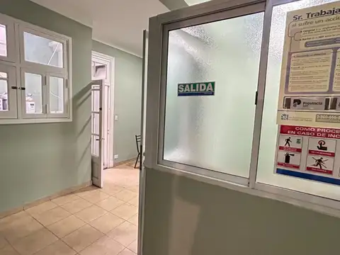 NEGOCIO ESPECIAL - PISO UNICO 4 AMB.  AL FRENTE EN 1° PISO