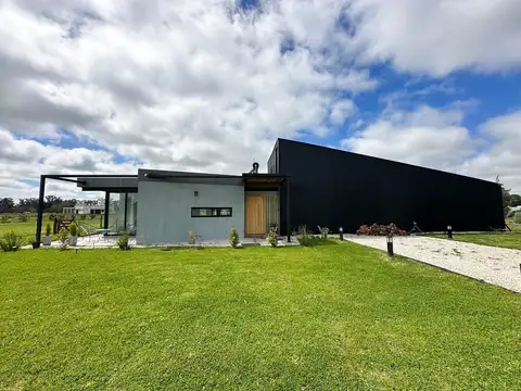 Casa de 4 ambientes sobre lote de 1700 m2 en Estancia Villa María. Canning-Ezeiza-Cañuelas.