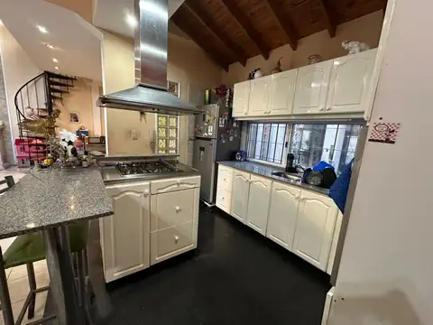 Casa 3 ambientes con 2 baños