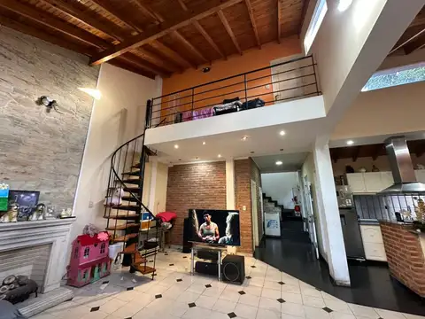 VENTA CASA 3 AMB CON PARQUE - VALENTIN ALSINA