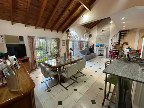 VENTA CASA 3 AMB CON PARQUE - VALENTIN ALSINA