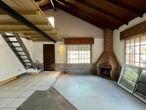 Casa 5 ambientes con 2 baños