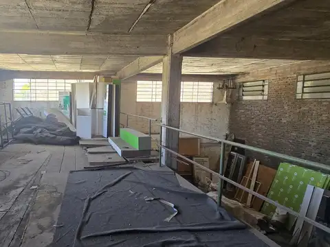 Venta Galpón Esquina Iriondo y Galvez a mts de Bv. 27 de Febrero Dos Galpones Juntos o Separados