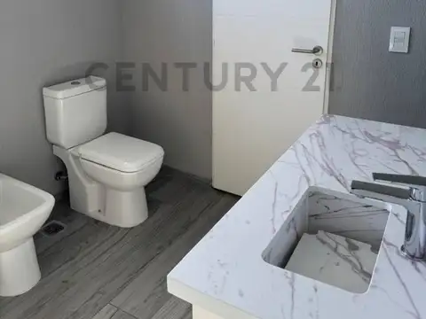 CASA  VENTA 4 AMBIENTES EN DOS PLANTAS CON PILETA  EN BARRIO SAN PABLO, PILAR