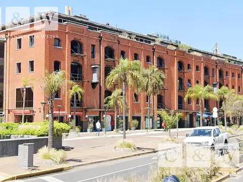 Avenida Alicia Moreau De Justo  al 100