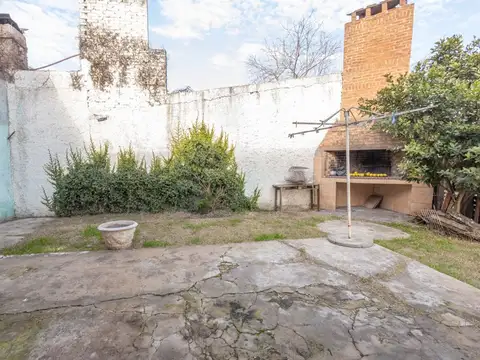 Oportunidad única en La Reja Comoda casa, luminosa