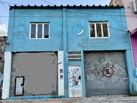 Local / Galpón en Caseros Centro a 1 cuadra estación de tren! Excelente ubicación