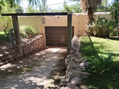 Casa 10 ambientes con 4 baños