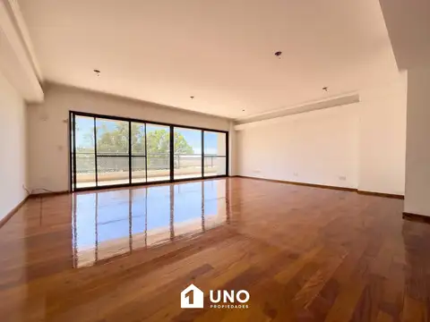 Belgrano 730 - Piso Exclusivo de 4 Dormitorios. Con cochera.