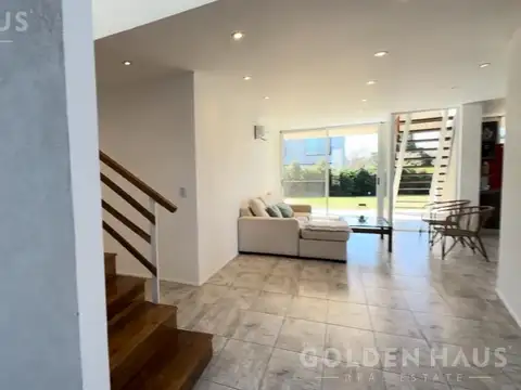 Casa 5 ambientes con 4 baños