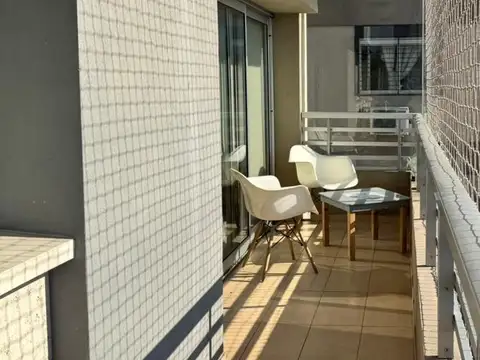 Departamento contrafrente de 3 amb con balcón corrido-Cochera