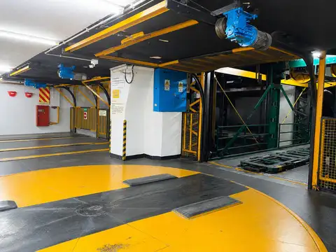 Alquiler COCHERA Uruguay y Av.CORR/ EXP INCLUIDAS