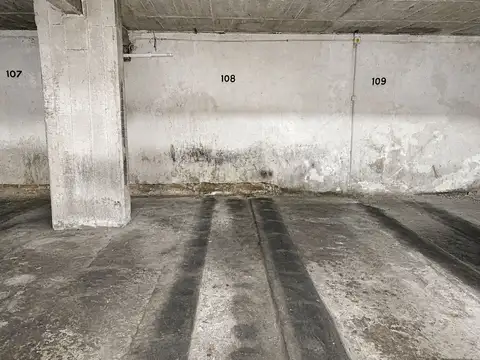 Alquiler COCHERA Uruguay y Av.CORR/ EXP INCLUIDAS