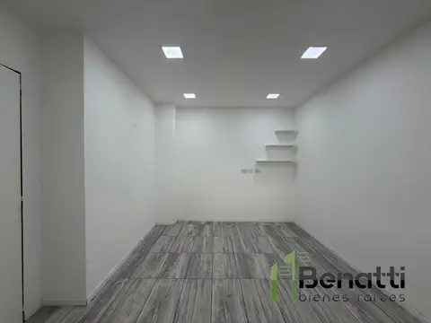 Galpón en 2 plantas de 120m2 en alquiler con oficinas