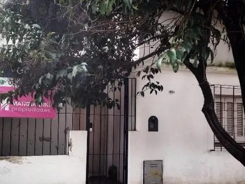 RETASADA - Oportunidad - Casa a reciclar