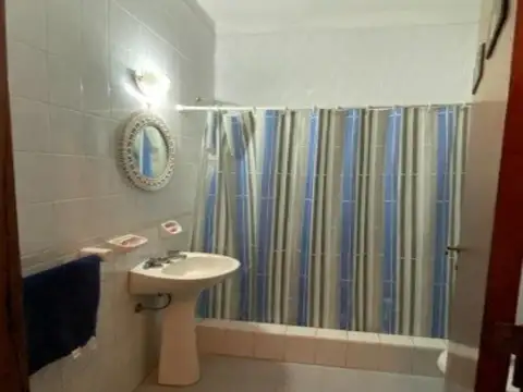 Casa 6 ambientes con 3 baños