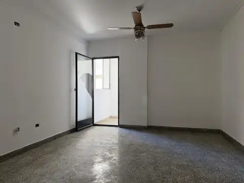 Departamento de 3 ambientes a reciclar en Mataderos