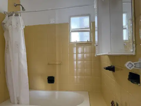 Departamento de 3 ambientes a reciclar en Mataderos