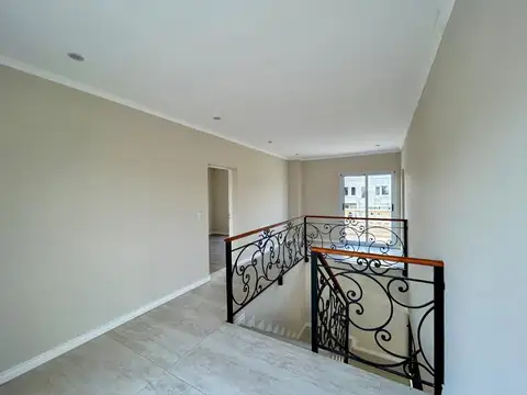 Casa 6 ambientes con 4 baños