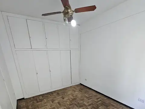 Departamento 2 ambientes con balcon - excelente ubicacion 1 Cuadra del subte